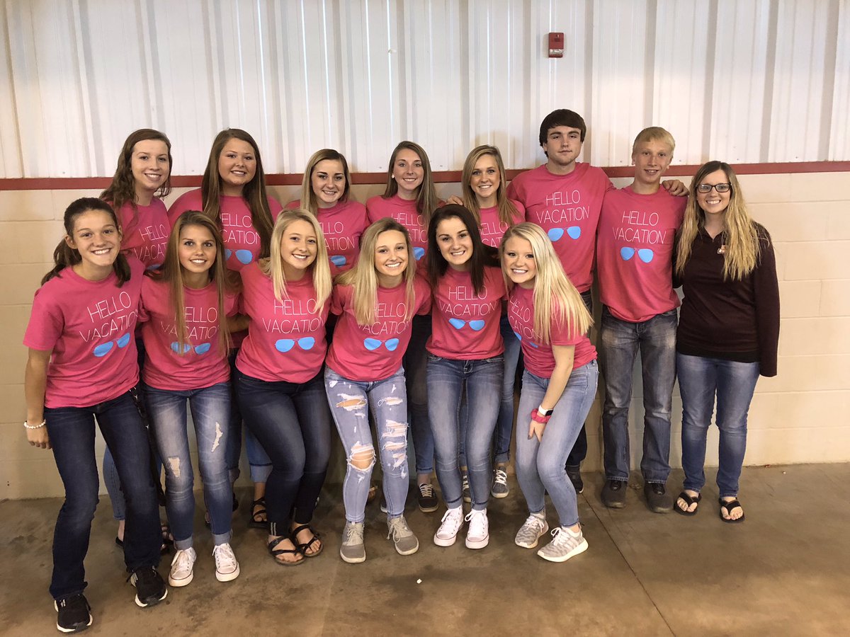 EHSStudCo's tweet photo. EHS stud co had a great time learning new things and getting new ideas at the James River Region Meeting! #JamesRiverRegion #EHSStudCo https://t.co/f2X4l33D4g