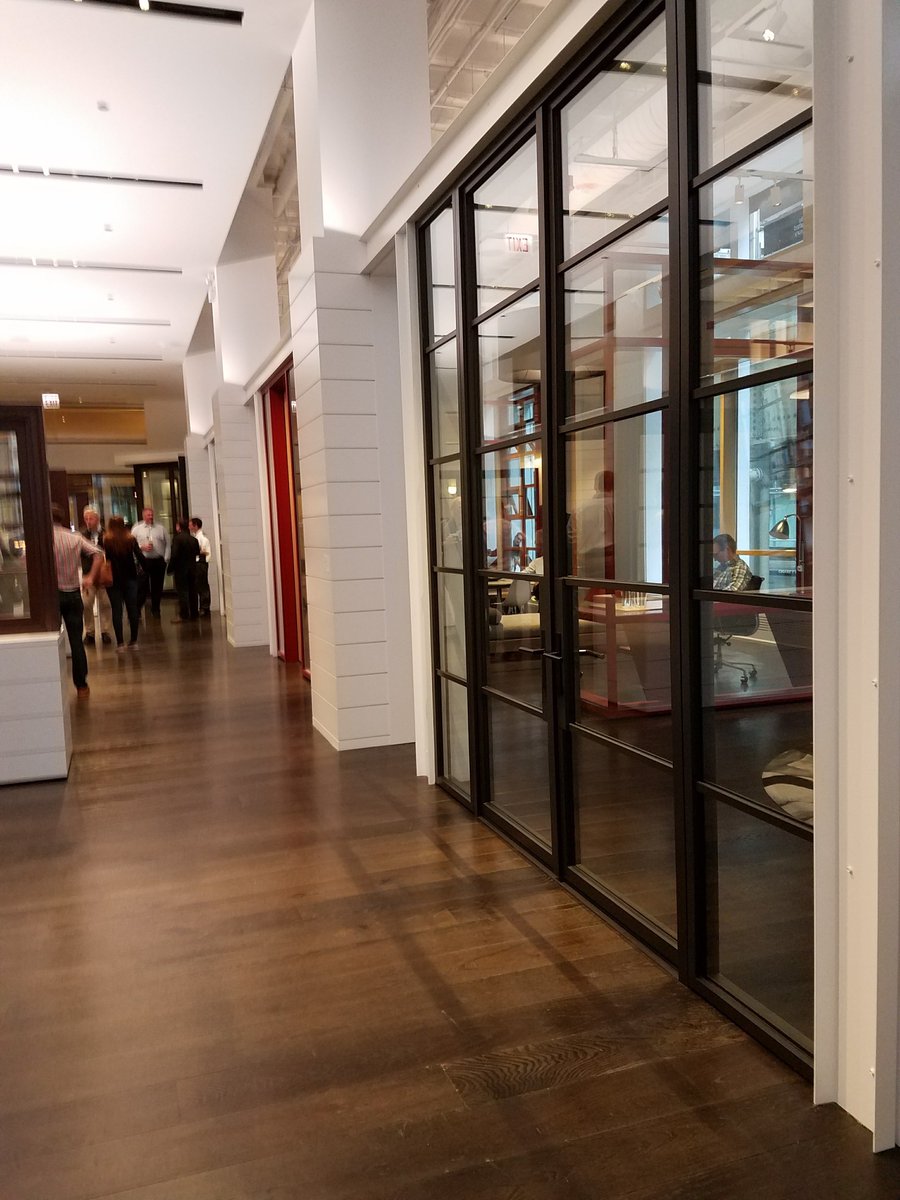 lcarlislearcht's tweet photo. Well hello, beautiful windows and doors! #TravelingArchitect #Chicago #PellaView @Pella_News https://t.co/SgbjHPNAKO