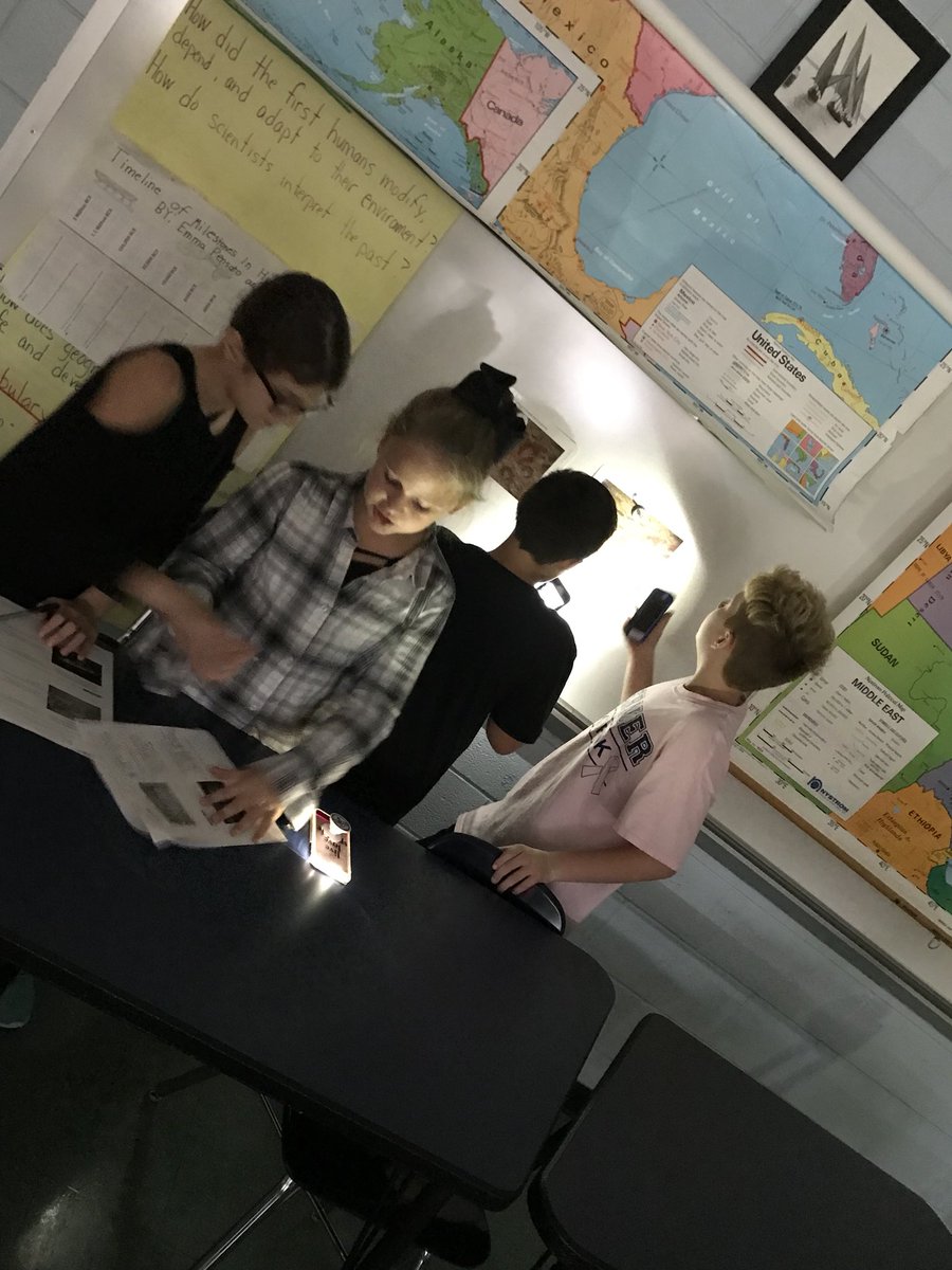 MrsCurryBMS's tweet photo. History is alive as we examine artifacts and cave art from Paleolithic Times #historyalive #flashlightsarefun @brian_trap @BernerChiefs https://t.co/GOIwIynxX0