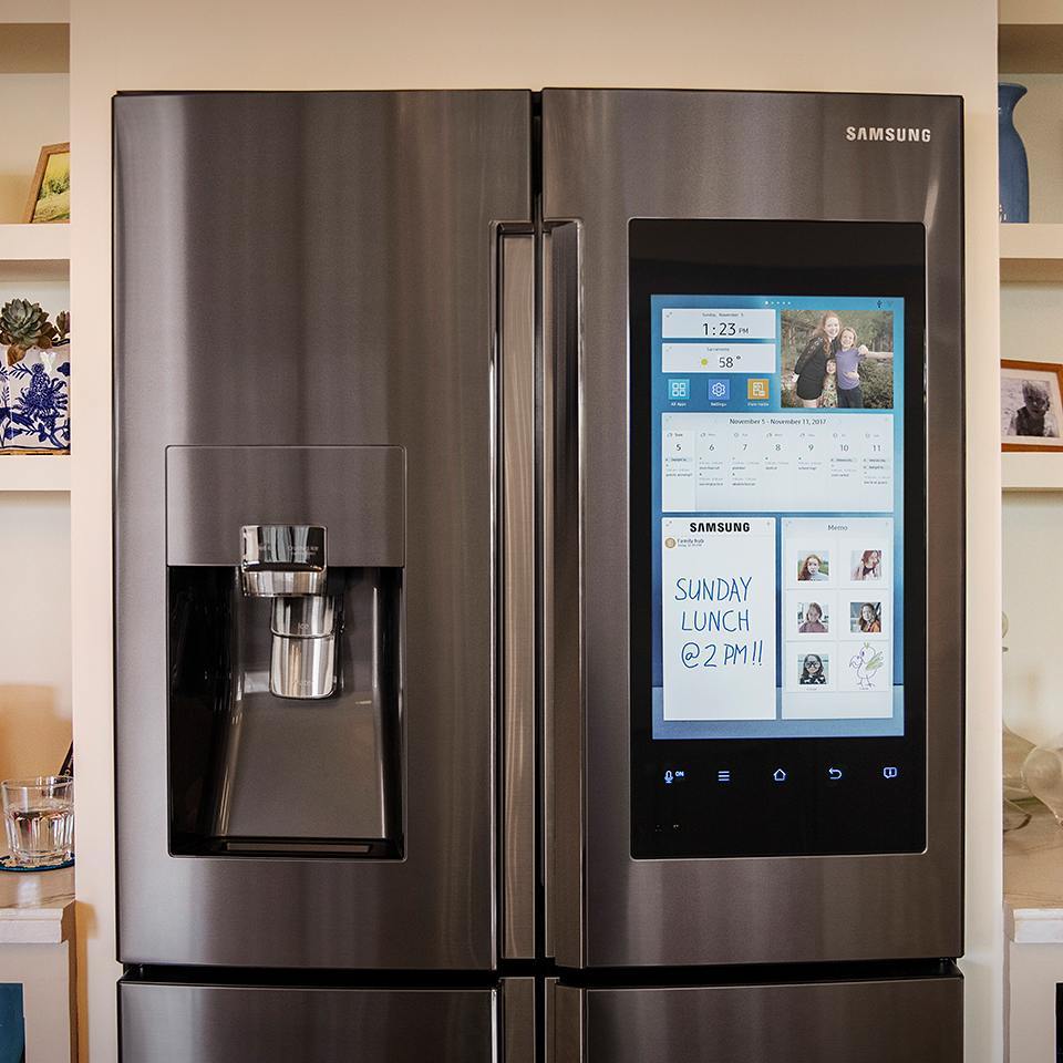 BrothersMain's tweet photo. The Family Hub helps you keep track of all the work days, play days, and most importantly, the holidays.  #Samsung #BrothersMain https://t.co/yBaqIV3qjF