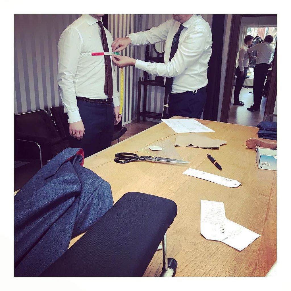 NEWTAILOR's tweet photo. Taking measurements #bespoke #measuretape #sartorial #tailoring https://t.co/5Y9YQEaQcV