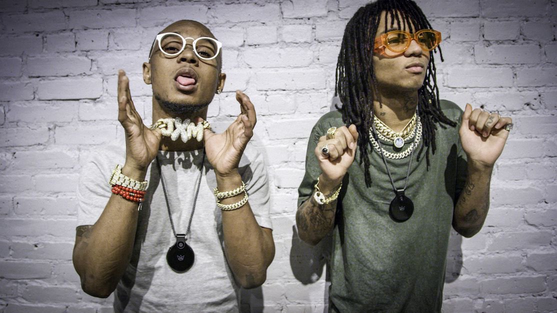 shapeinnovate's tweet image. This Necklace Cam Livestreams Your life so you&apos;re not Wasting it Looking Through your Phone 10ng.co/fROWd #Wearables #FashionTech