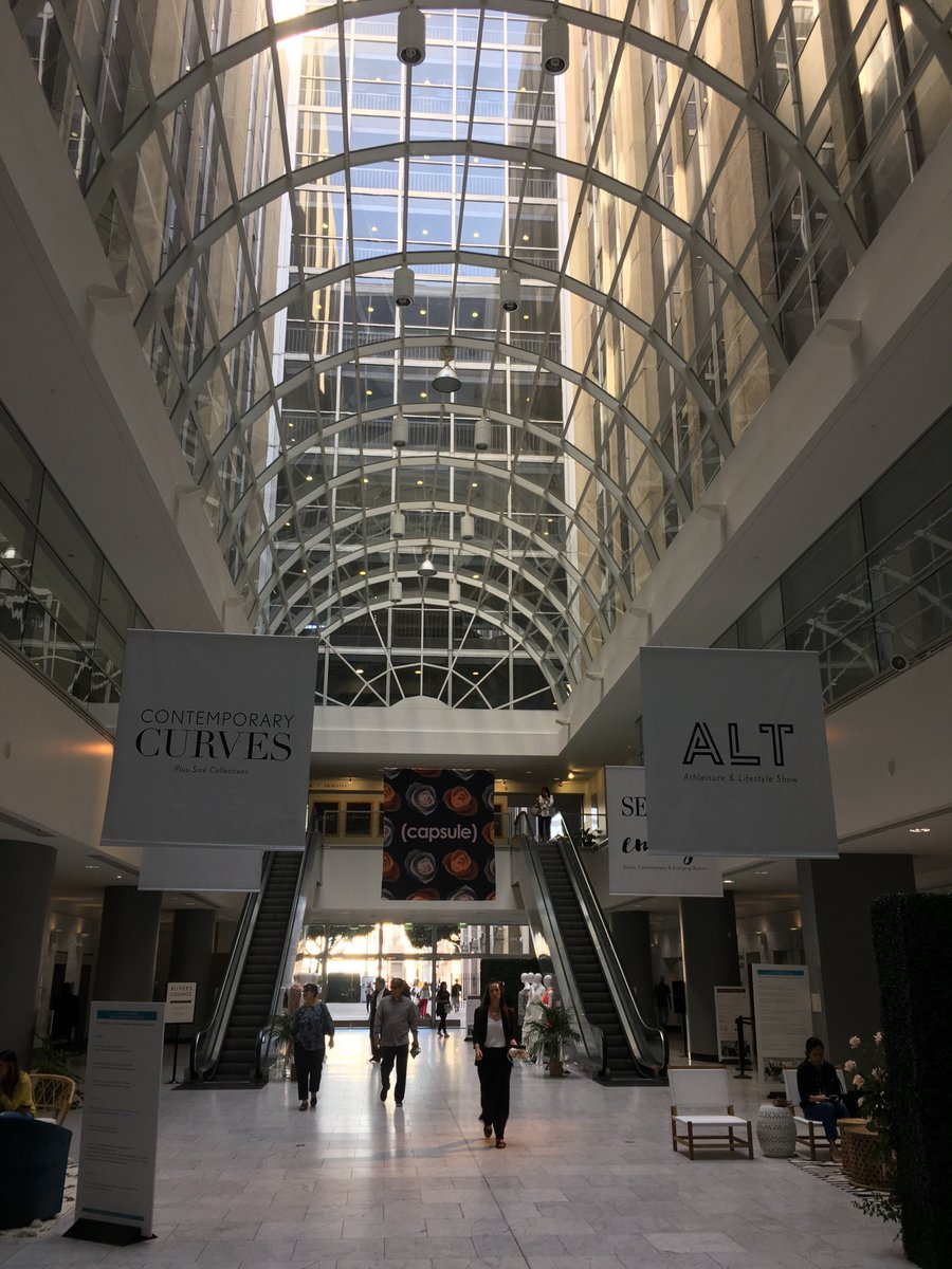QuebecLA's tweet photo. Market Week @LAFashionDist is a wrap and #Quebec fashion was there! Rodan, Tribal, Matt&Nat, Lisette... #QuebecTrendSetting #QuebecDesign https://t.co/602vIzS2r6