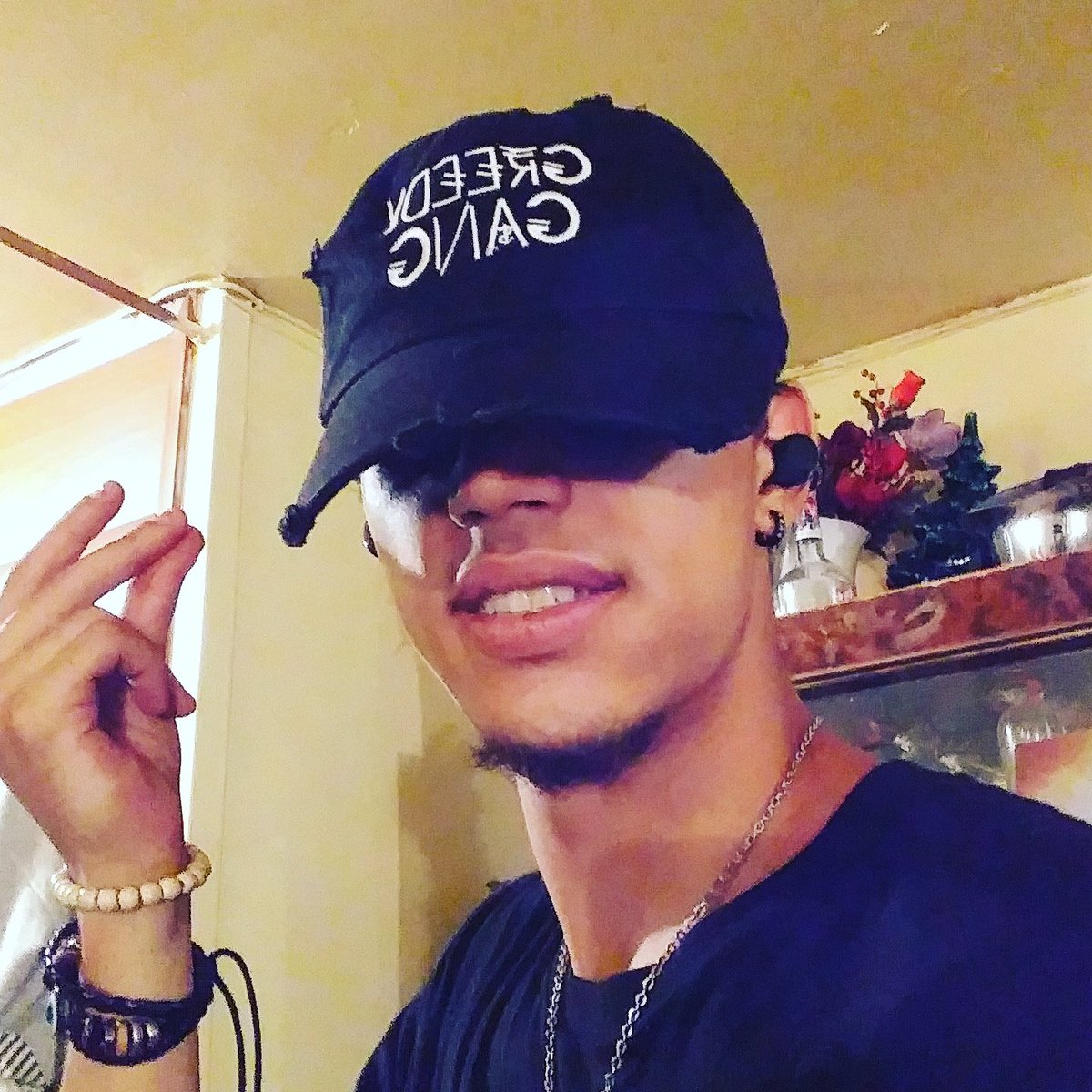 itsChrisHandz's tweet photo. #NewProfilePic https://t.co/oKGjpxp6Dc