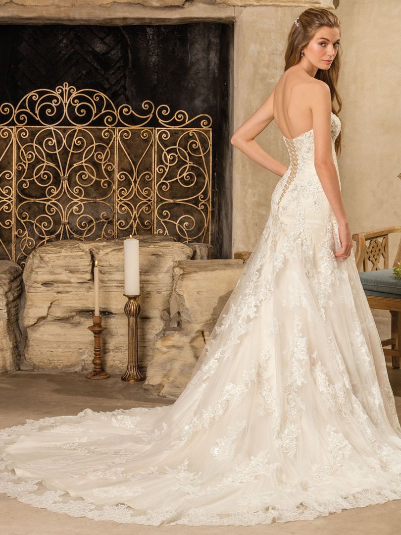 CasablancaBrida's tweet photo. #Style2291 Everly combines rustic Bohemia with renaissance romance for a look that's both parts casual and classy. https://t.co/h4HPBxdbTY https://t.co/9RX5nLwYxI