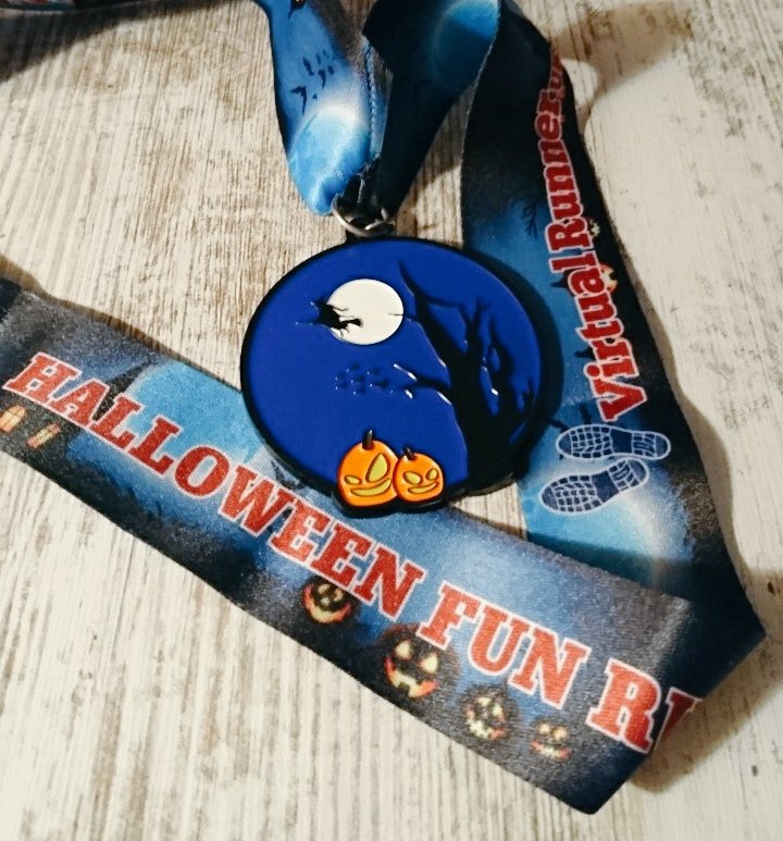 Tanjah1701's tweet photo. @VirtualRunnerUK My new medal has arrived. It's awesome! β€ #Halloweenfunrun #13.3k https://t.co/UTbX4ABdLd