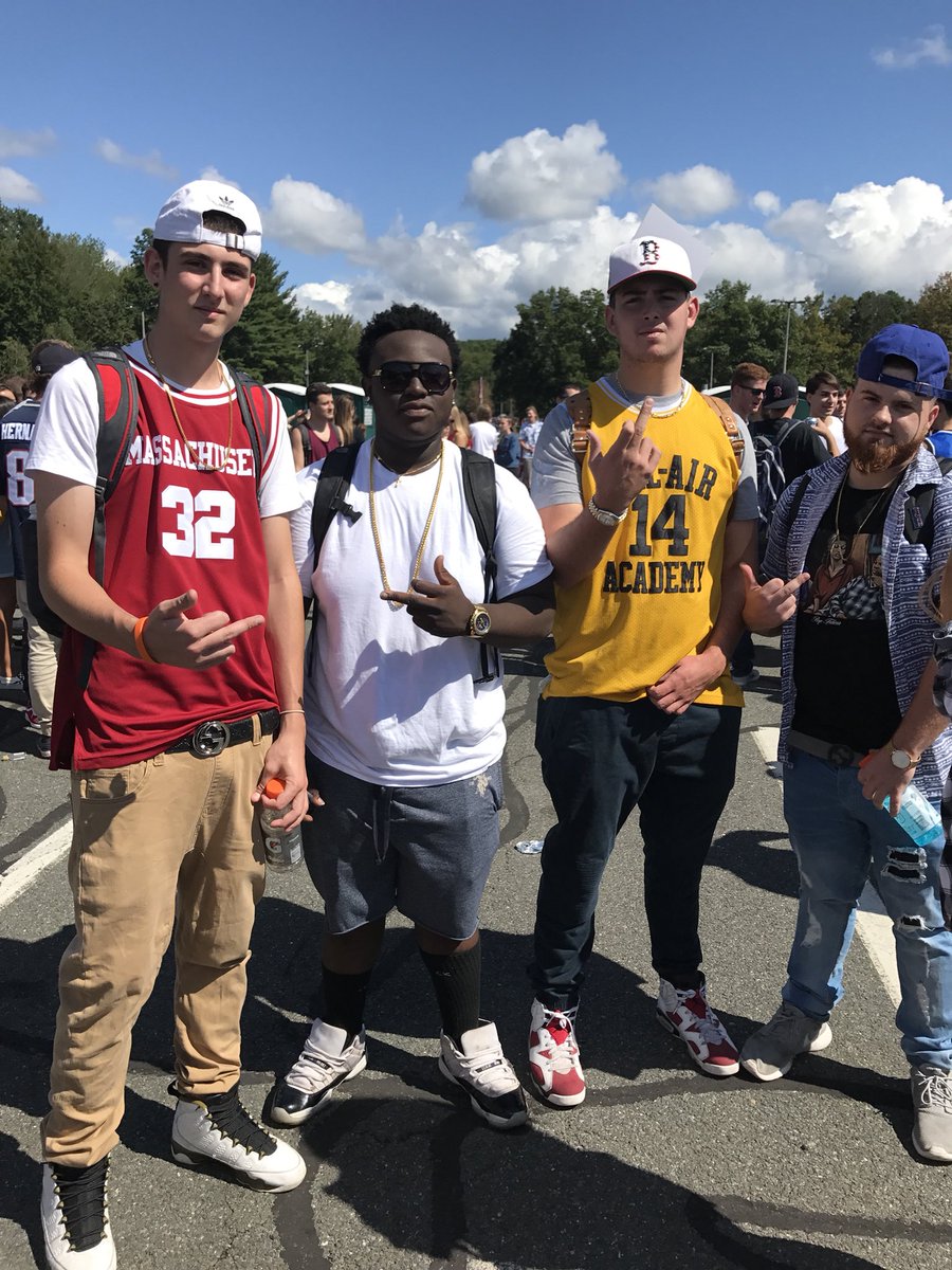 tommynorton123's tweet photo. happy birthday pussy @NotoriousQPC do everyone a favor and donโt come home #squadrollingdeep https://t.co/8MvfcHOKBO