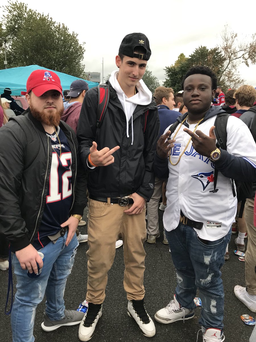 tommynorton123's tweet photo. happy birthday pussy @NotoriousQPC do everyone a favor and donโt come home #squadrollingdeep https://t.co/8MvfcHOKBO