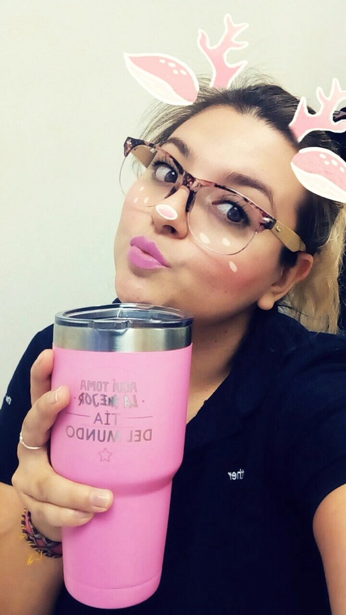 EstherGonzale41's tweet photo. Gracias, les presumo uno de los regalos de cumpleaños, #aquitomalamejorTiadelMundo 🌎 #lamasfelizdelmundo https://t.co/BpLsNLbq7e