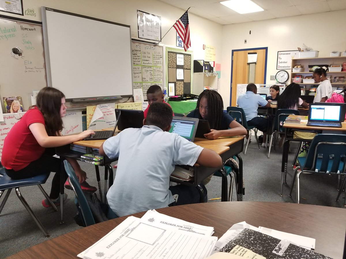 iva_ivjackson's tweet image. Nothing&apos;s more exciting than creating slides using what we&apos;ve learned about  explorers! #technologyatwork @Killian_STEAM