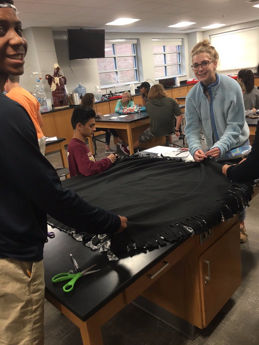BJPSCounseling's tweet photo. Class of 2021 welcomed speaker Todd Waites, made 50 blankets for @PeytonChildrens and had a class catapult competition. #freshmanteachin17 https://t.co/2MTF4qgtpF