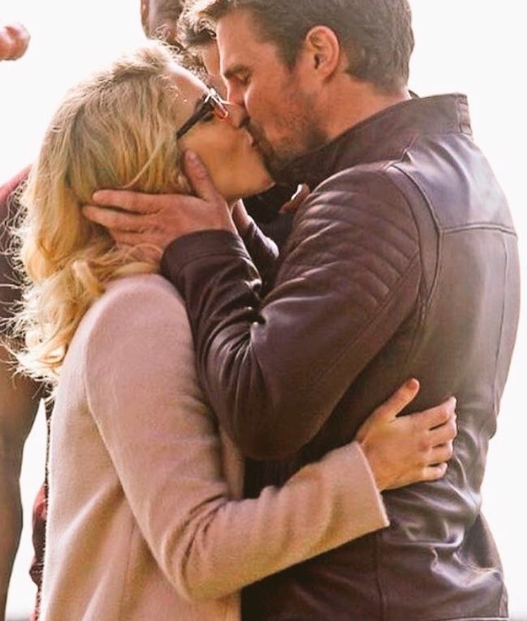Oliverpjgdr's tweet photo. I don’t want anyone else 
to have your heart, 
kiss your lips, 
or be in your arms 
because 
       that’s only my place. https://t.co/4VCnXWb96d
