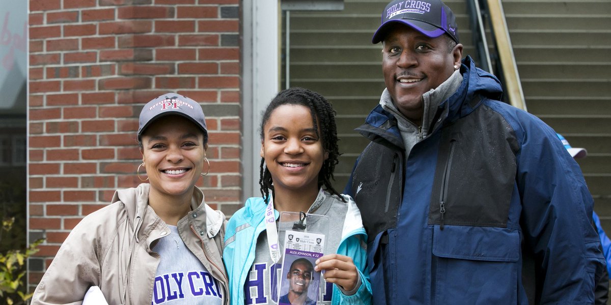 holy_cross's tweet photo. Family Weekend is Oct. 27-29. Campus is beautiful as summer greenery gives way to golden autumn hues. Register now: https://t.co/EXnzsZxTJL https://t.co/vNeJb32tez