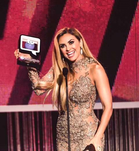 MundoAracely's tweet photo. La mejorr, te amo inmensoo😍💖 @aracelyarambula https://t.co/N0L7sOqCX8
