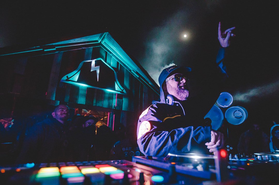 inthemixschool's tweet photo. Did @PioneerDJ give a sneak peek of DJS-1000 Toraiz/CDJ Hybrid? 

https://t.co/EttlaaBFiA | #InTheMixDJschool #pioneerdj #djlife https://t.co/WVrMlP4cNV
