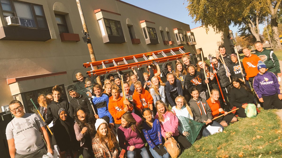 HZNSpuds's tweet photo. Mission accomplished 👍. Leaves Raked ✅. Windows Cleaned ✅. Garbage picked up ✅. Served others ✅. #SpudWay https://t.co/0dL1XWyAVa