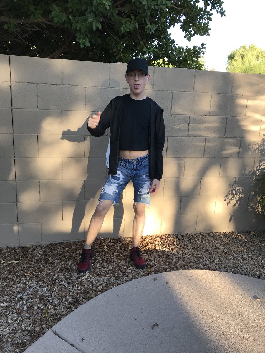 joshuaac2's tweet photo. #NationalComingOutDay it was 6th grade i told my mom that i was gay.  to this day i’m so happy i did and happy for what i achieve in life https://t.co/psO4Zd8OiY