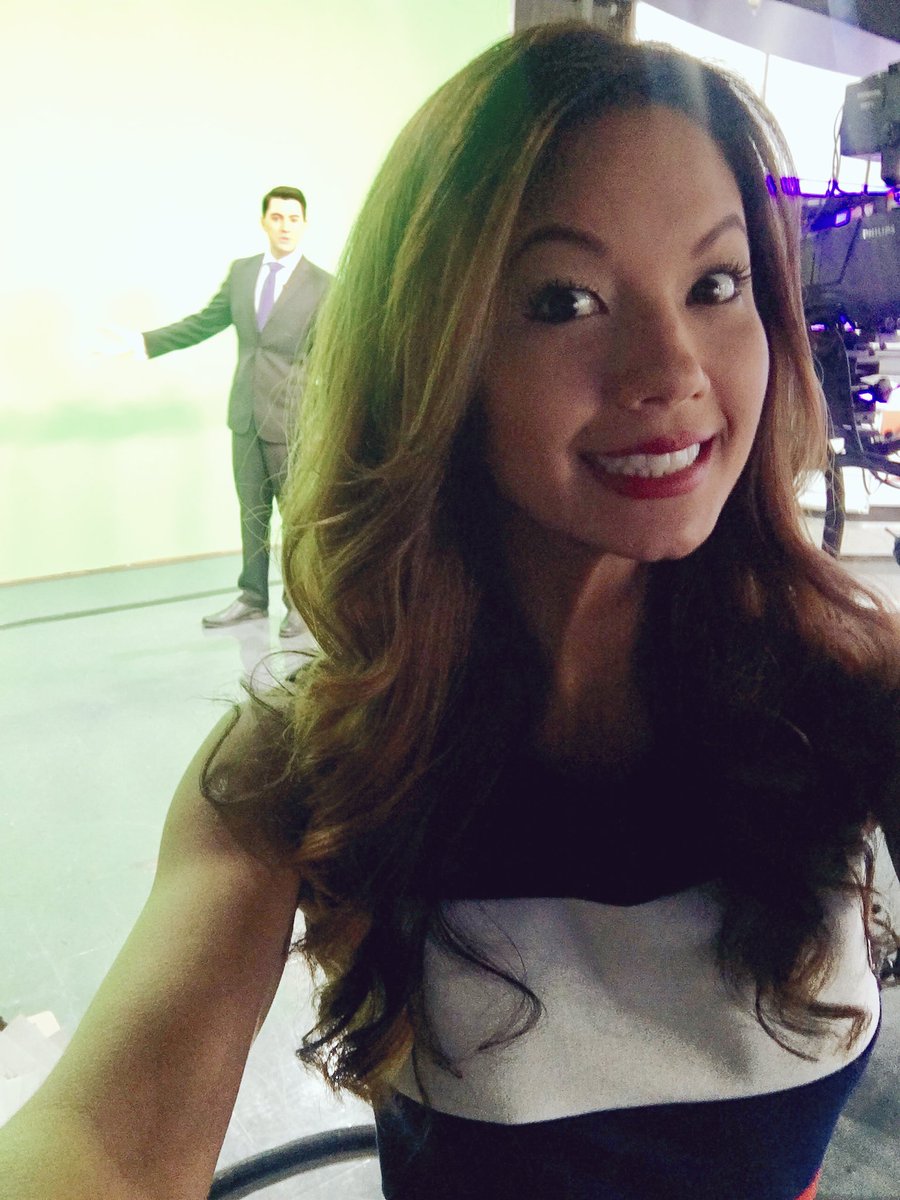 CrystleLampitt's tweet image. When @GerardJebaily is taking foreverrrrr on the green screen #waitinline 🙄⏱😂  @41actionnews