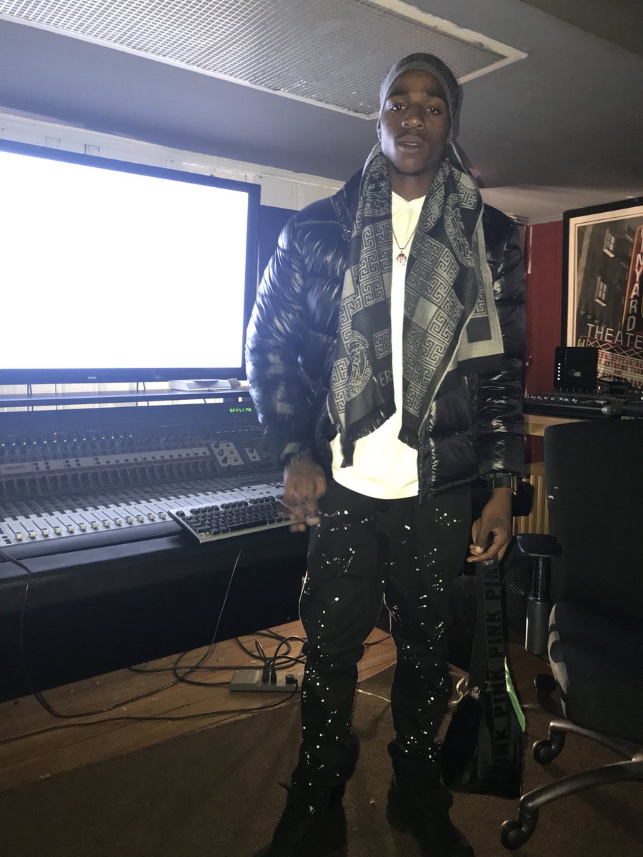 RayBands_BA's tweet photo. Iโm starting to like da stu life!๐ฆ๐ฐ๐ช #RIAonBA๐ช๐พ๐ฏ https://t.co/I2Yp5HweSh