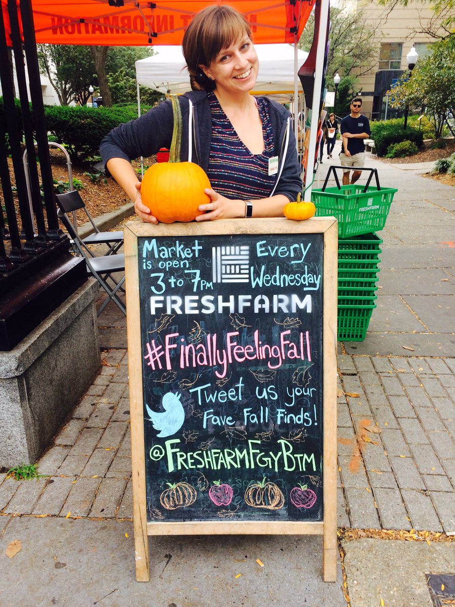 FRESHFARMFgyBtm's tweet photo. We're here will all the #fall goodies! Come and getcha some from 3-7! #FoggyBottom #FinallyFeelingFall @GWFoodInstitute @FRESHFARMMktsDC https://t.co/9W4jpGa5r7