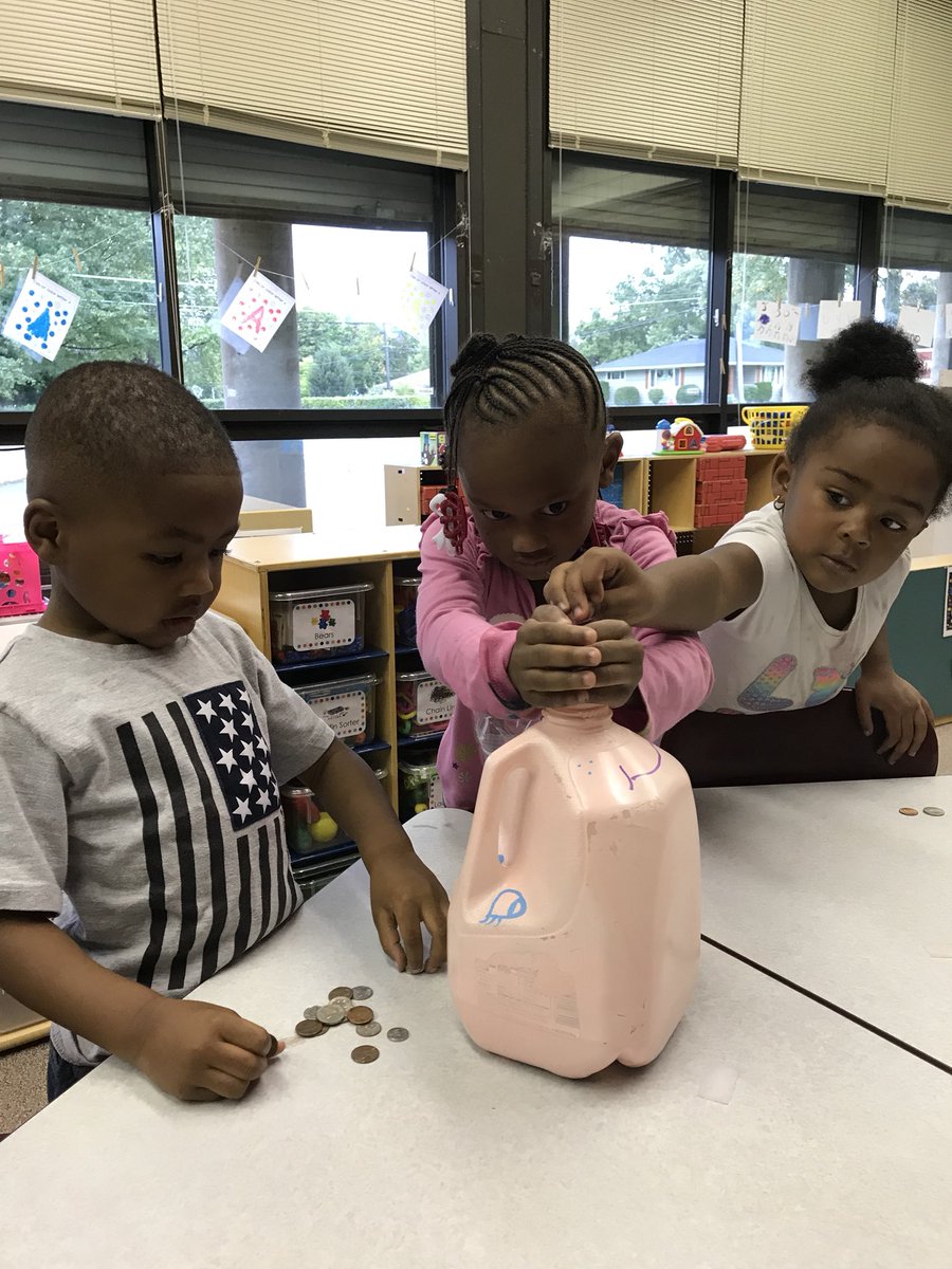 SpauldingPreK's tweet photo. Filling up our piggy bank for #d56coinwars #earlychildhood #d56achieves @d56achieve https://t.co/TwrCqb2hVQ