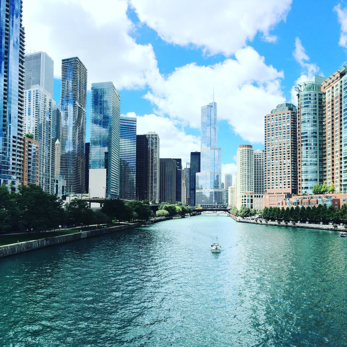 LuxeOnChicago's tweet photo. Explore over 200 buildings this weekend during Open House Chicago! #openhousechicago #explorechicago #chicago #architecture https://t.co/KcW4uI3jpX