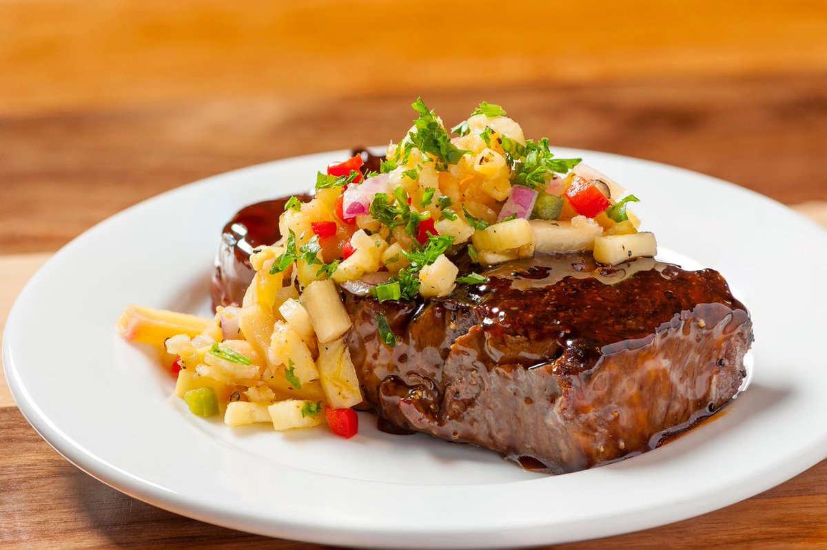 LegacyKitchen's tweet photo. It's paradise. At Legacy Kitchen. #MauiRibeye #KeepGoodCompany https://t.co/WqixKTlb0i