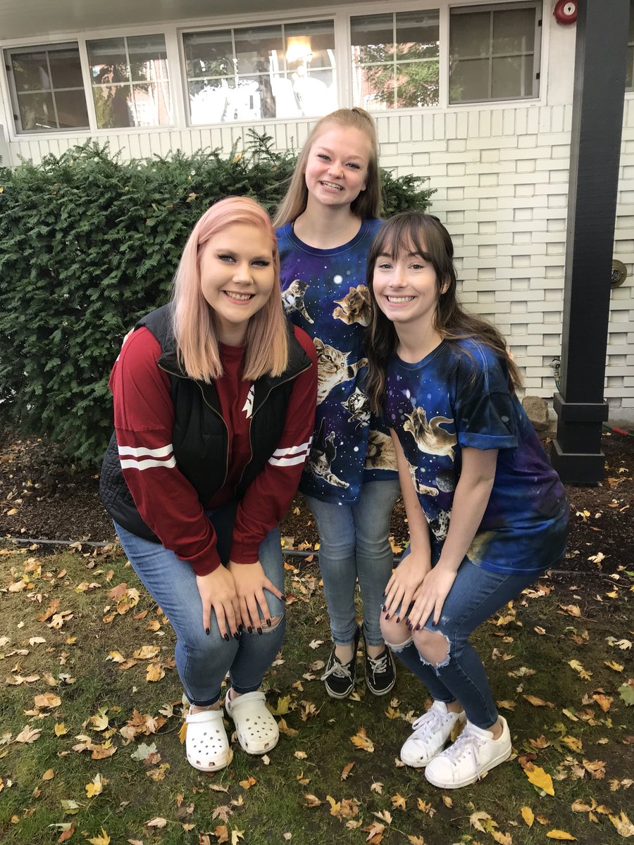 Lynnderslovee's tweet photo. #whyadpiwednesday because ADPi brought me three perfect Littles 💙 https://t.co/ClBDvOrhSE