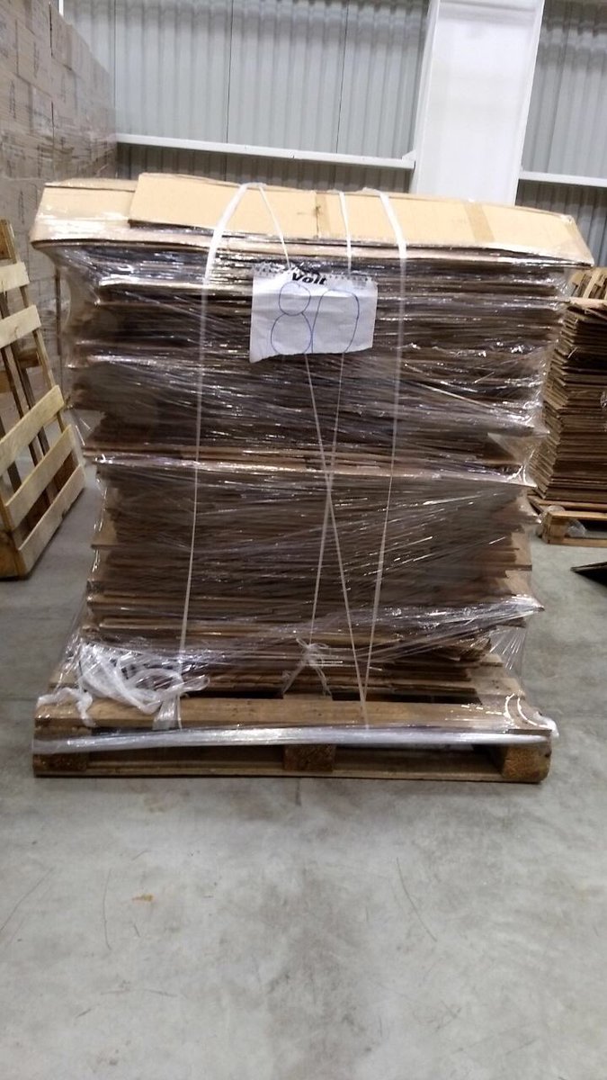 DonTzintzun's tweet photo. Gente que sigue haciendo acopio, tenemos 1600 cajas para donar! Algún interesado que pueda pasar por ellas a Tultitlan? @kmiret @Sacnikte https://t.co/gF6xi7jTx8