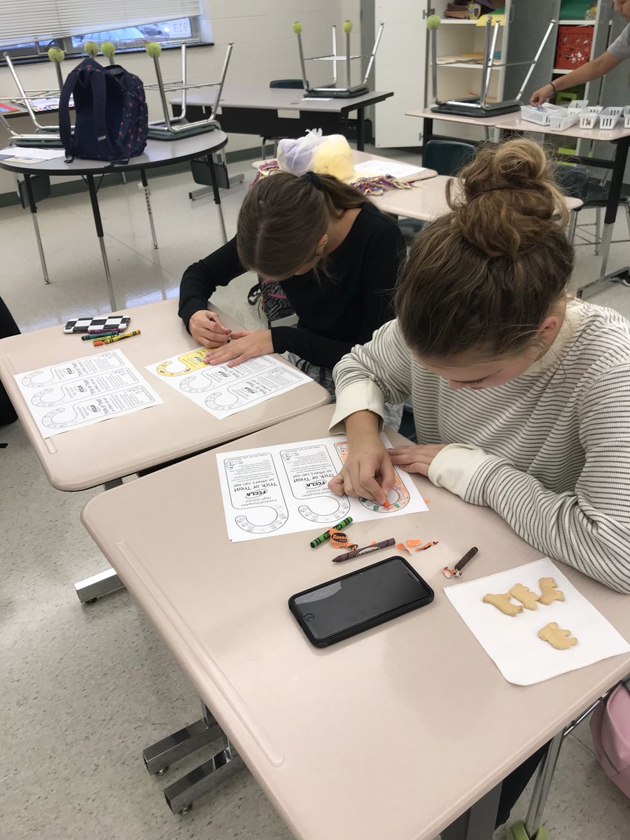 CDHSfccla's tweet photo. Our members hard at work doing our current project for Trick or Treat so others can eat! https://t.co/fiCdIZ2ZK1