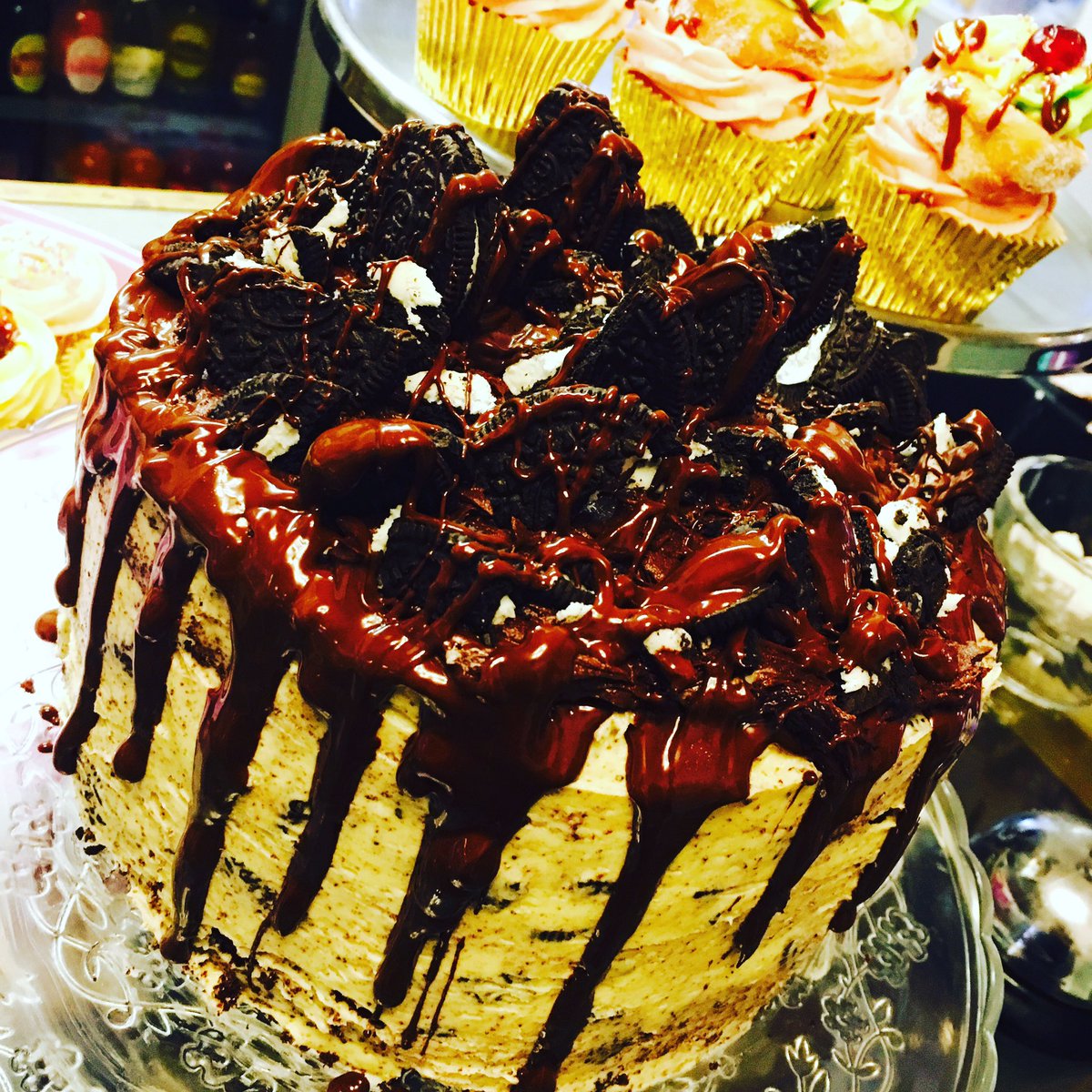 kupcakekitch's tweet photo. And this is all ready for tomorrow's counter. Oreo and sticky, gooey Belgium chocolate sauce...💕 https://t.co/C7PfchcACr