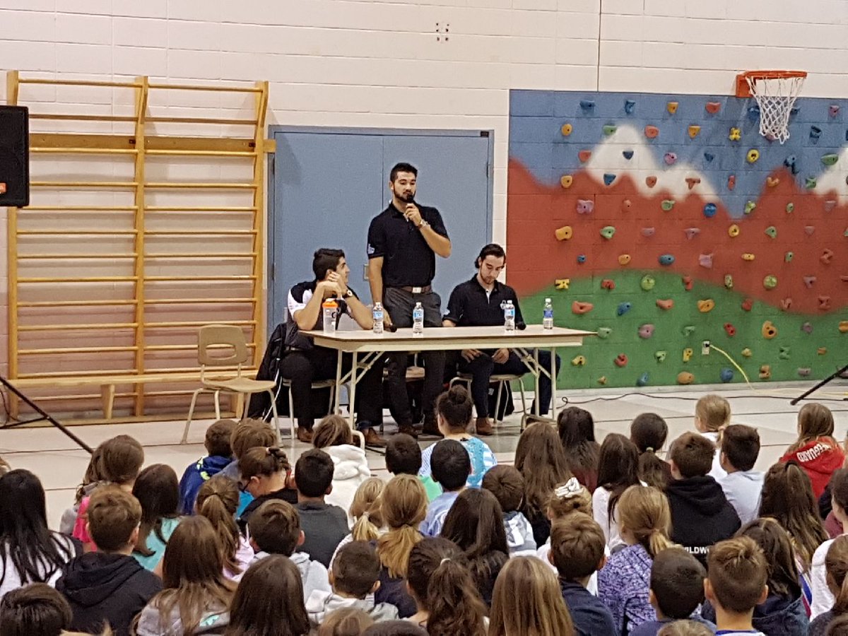 Les joueurs de hockey de l’Armada de Blainville-Boisbriand ont visité 3 écoles primaires relativement à la persévérance scolaire. #Armada
