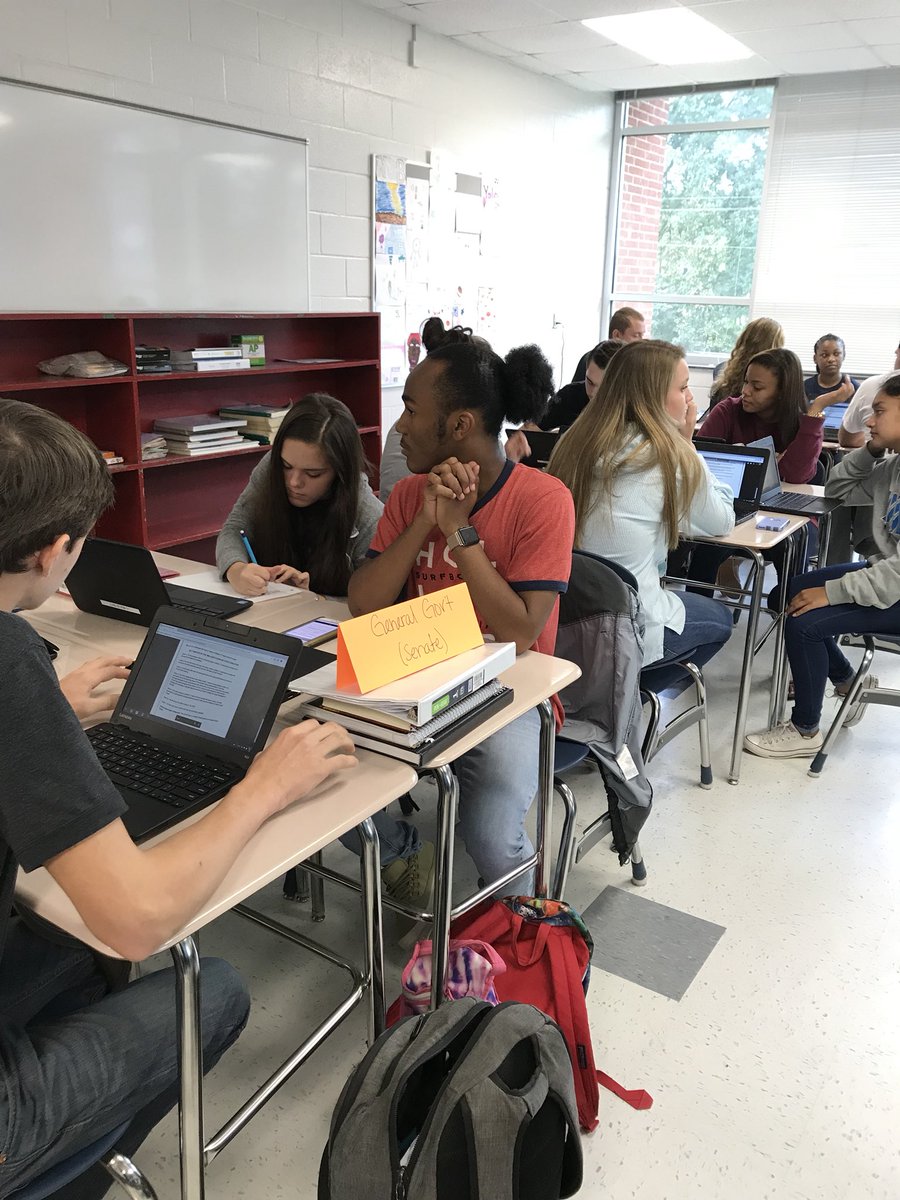 MrsKHouston's tweet photo. Last 1 #pinkypromise 🙈👻 #billtolaw fun in class today! #proudteachermoments 😻@FCSchoolsNC @LouisburgHSFCS https://t.co/KYIPa804Pq