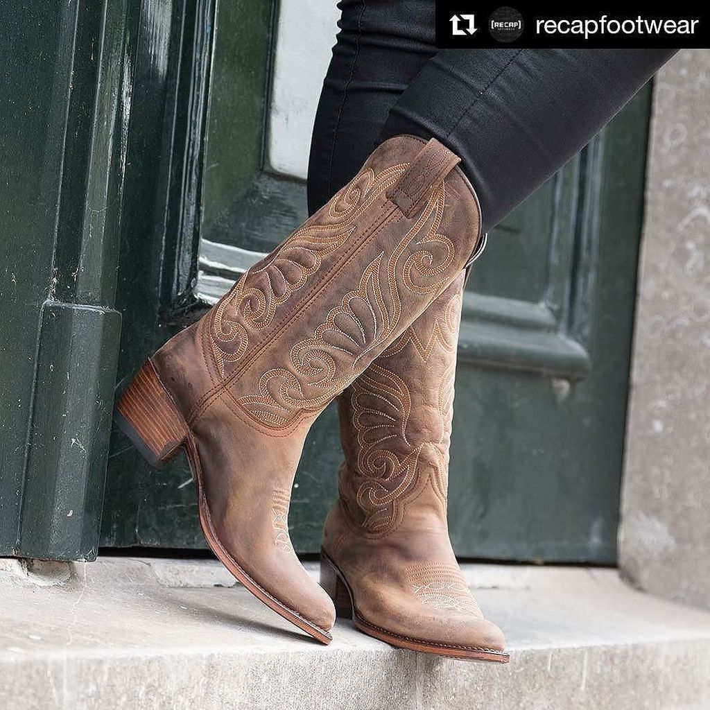 SendraBoots's tweet photo. Yes, se love this cowboy boots too.
Pic @recapfootwear ・・・
#Sendra #Sendraboots #handmade #handmadeboots #highqual… https://t.co/XVt7ZYKUvc https://t.co/pOEK9YW6zH