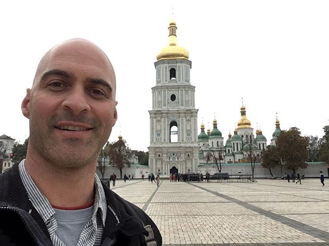 kerrykriger's tweet photo. On the walk to Russian class in #kiev #kyiv #ukraine #easterneurope #evropa #traveling #explore #smile #backpacking #geographicfreedom #arch https://t.co/LgcAl32bJ9
