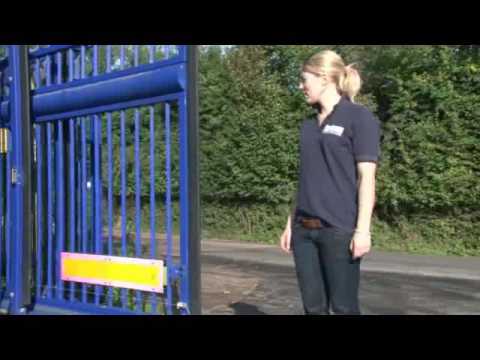 Gate_Safe's tweet photo. Watch this video to see why you need to book a site survey for your #poweredgate https://t.co/Jzoi6k3IpB https://t.co/kMzUGneR45