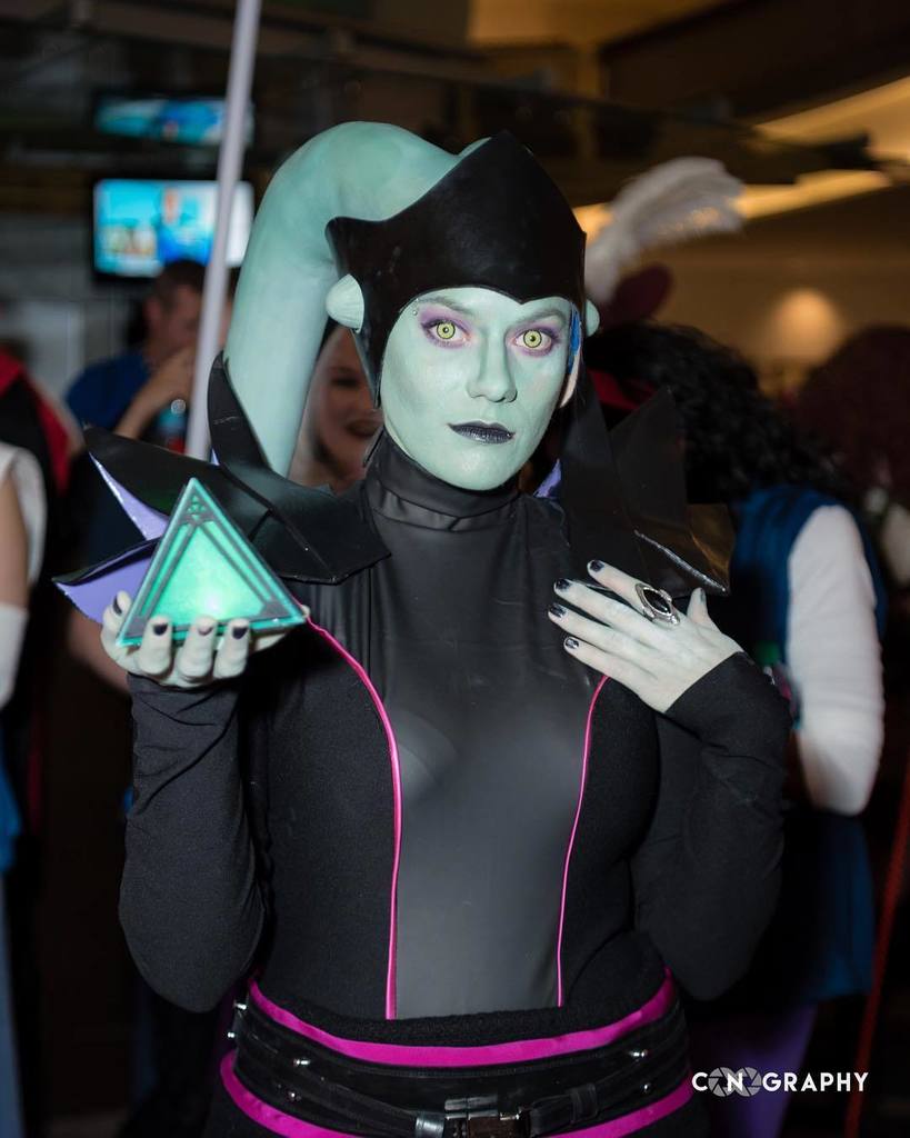 conography's tweet photo. @zombilicious #disney #starwars #maleficent #twilek #mashup #cosplay @dragoncon #atlanta #photography #conography … https://t.co/JNJxYUB5Eu https://t.co/iNe3bLmXig