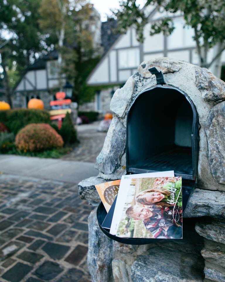 lisahammett's tweet image. Start planning your favorite holiday traditions! 🍁 Make sure to keep your friends and family in the loop with our Holiday cards!