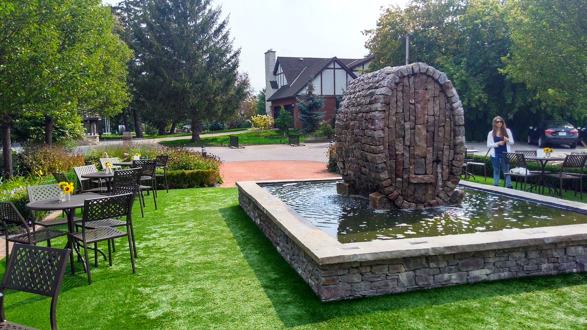 Niagara_DayTour's tweet photo. Having a great time on the winery tour! https://t.co/orHmlG1cvp