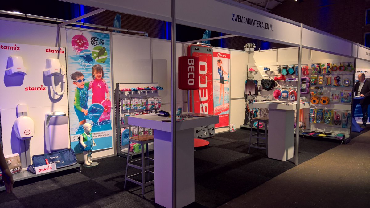 vincent_stoit's tweet photo. Vandaag een drukke dag beleefd op de @zwembadbranche dag. Met veel mensen leuke gesprekken gevoerd. Foto van stand vanochtend vroeg. #zbbd17 https://t.co/mV8WonpIJC