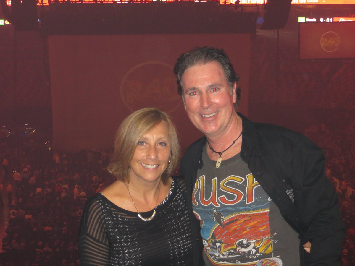 jprendi19's tweet photo. @rushbackstage R40 Tour #R40BOS Jun 23, 2015 Boston. Wearing the Rush Hemispheres tour shirt from Jan 11, 1979 show at Boston Music Hall https://t.co/d9DH1IpopZ