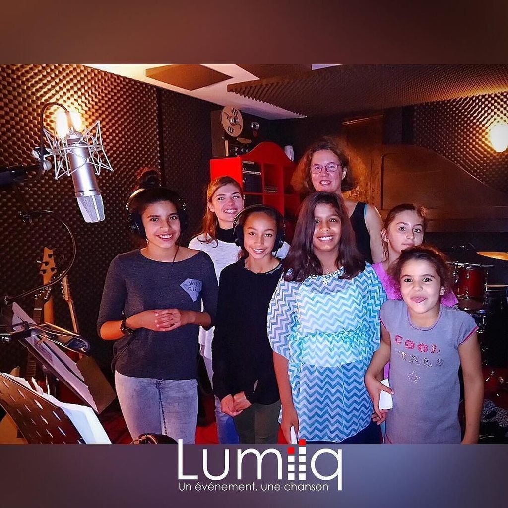 Lumiiq's tweet photo. En Studio avec Claire et ses copines à #Lyon
🔸 Stromae - Papaoutai
👏🏻👏🏻👏🏻👏🏻👏🏻 https://t.co/C16O2aYA8t https://t.co/IFawmm3tvv