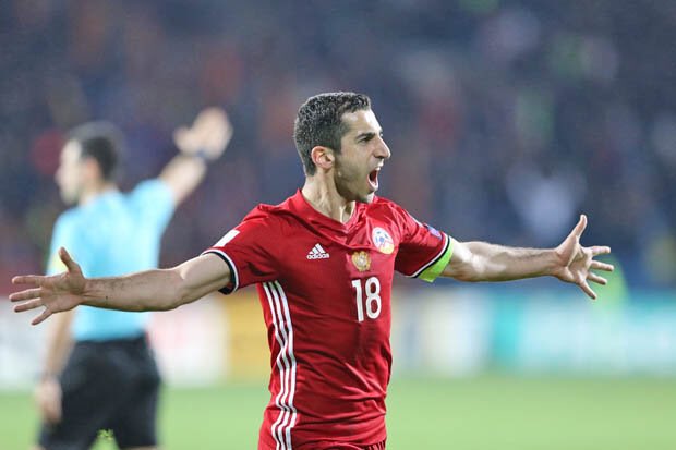 TourDuFootball's tweet photo. Les grands absents de la CDM 2018 :

Aubameyang🇬🇦
Bale🇬🇧
Dzeko🇧🇦
Hamsik🇸🇰
Oblak🇸🇮
Pjanic🇧🇦
Robben🇳🇱
Sanchez🇨🇱
Vidal🇨🇱
Mkhitaryan🇦🇲
Benzema🇫🇷 https://t.co/8VLazZbZ67