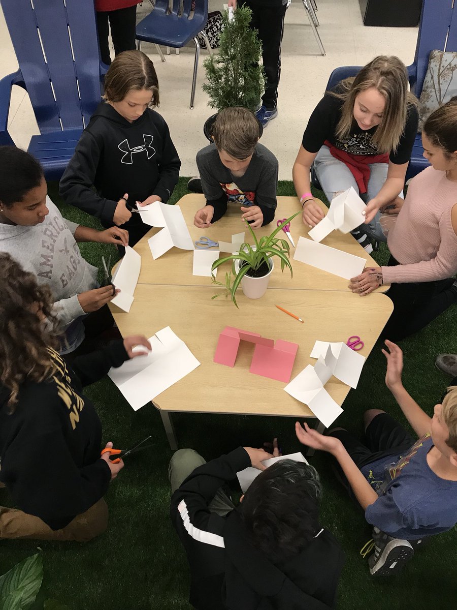 MsPenrice's tweet photo. Replicate this...8 1/2x11 cardstock, scissors, 10 minutes and a #growthmindset @RyersonHeights @GEDSB #grit #intermediatechallenge https://t.co/lDJNbANZ3X