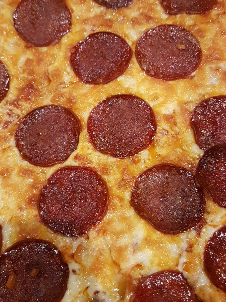 MartynVachon's tweet photo. Mmm pizza #GNED1411 https://t.co/LRHGwnELRF