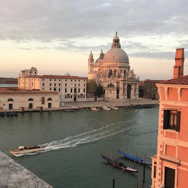 SallyFischerPR's tweet photo. Such a beautiful view to wake up to, isn't it?
Discover more on @TheBAUERsVenice website: https://t.co/d1A29sRlFQ 
#YourBauer #luxurylife https://t.co/GLdh5AJAep