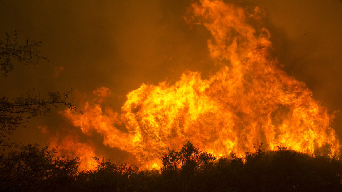 ClimatePower's tweet image. UPDATE: At least 21 people have died and 670 are reported missing in northern California wildfires thinkprogress.org/deadly-fires-a…