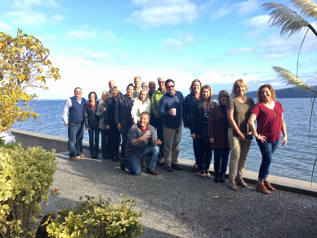 windermerecir's tweet photo. We are feeling some Hawaiian vibes at this beautiful waterfront listing on Camano Island.🌴
#24Sold #31Pending #11NewListings 
MLS|1203814 https://t.co/h1JpWkx0fc