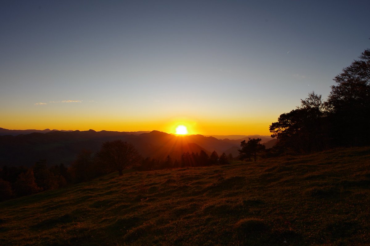 lubuwetter's tweet photo. #sunset am #Passwang im Solothurner #Jura https://t.co/EQ9aZ7DiNd