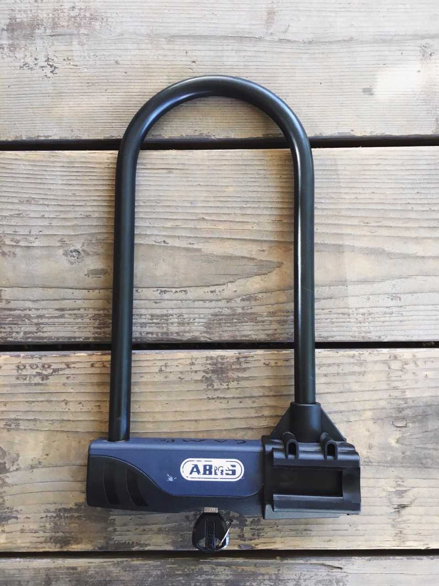 GonzagaCSPS's tweet photo. If you don’t have one already, consider getting a u-lock for your bike. Bike thieves can cut through most cable locks. #ulocks @ZagShop https://t.co/PsUBFI6l1m